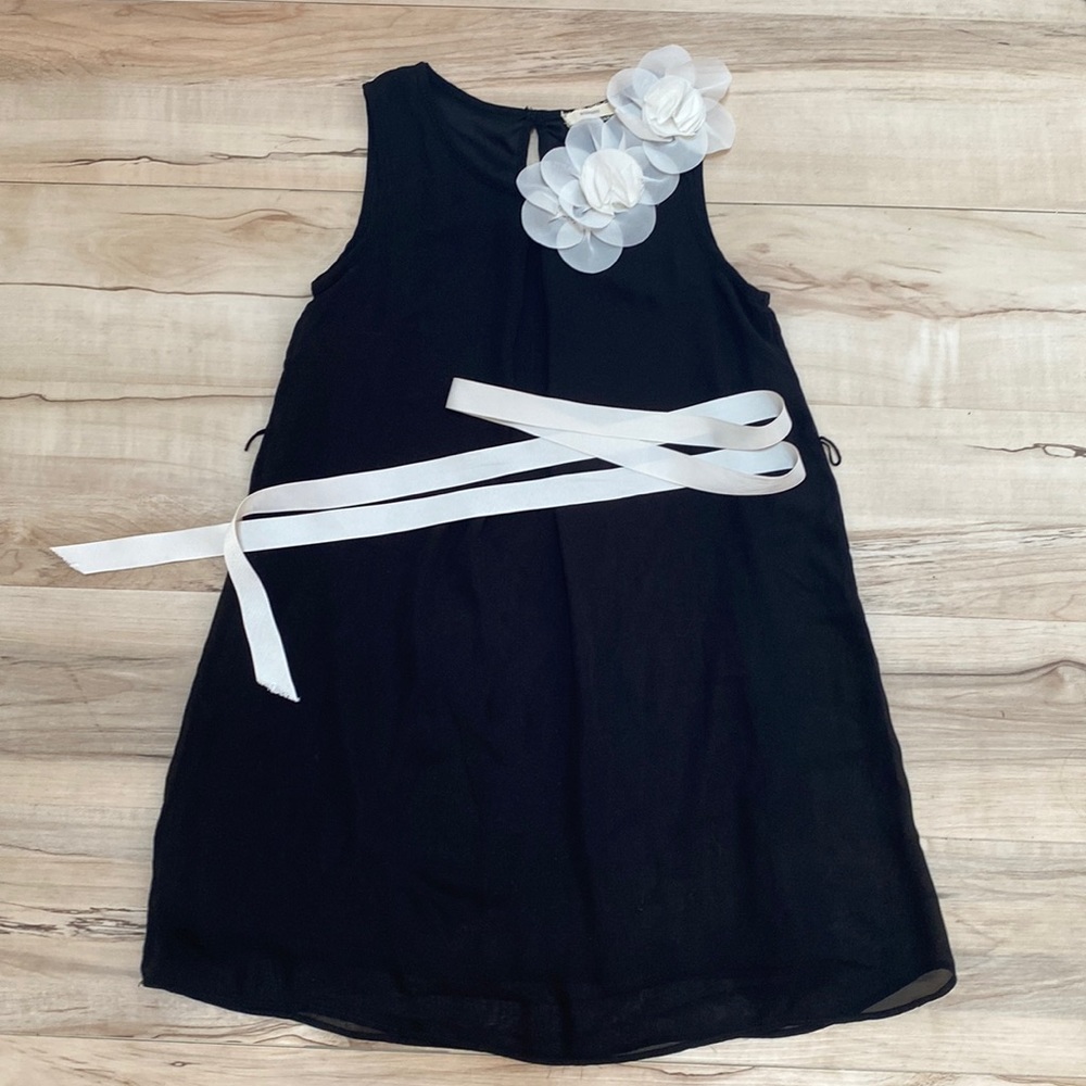 Soprano Girls S 7/8 Black Dress With White Flowers And Belt. Super cute. 2 layer